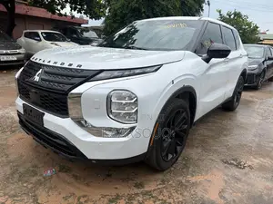 Mitsubishi Outlander 2022 White