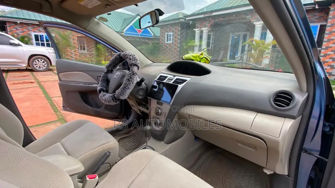 Toyota Belta 2012 Blue