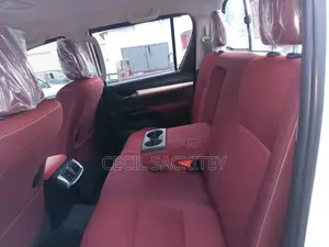 Toyota Hilux 2023 White