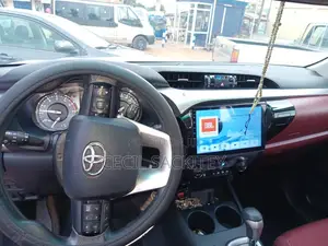 Toyota Hilux 2023 White