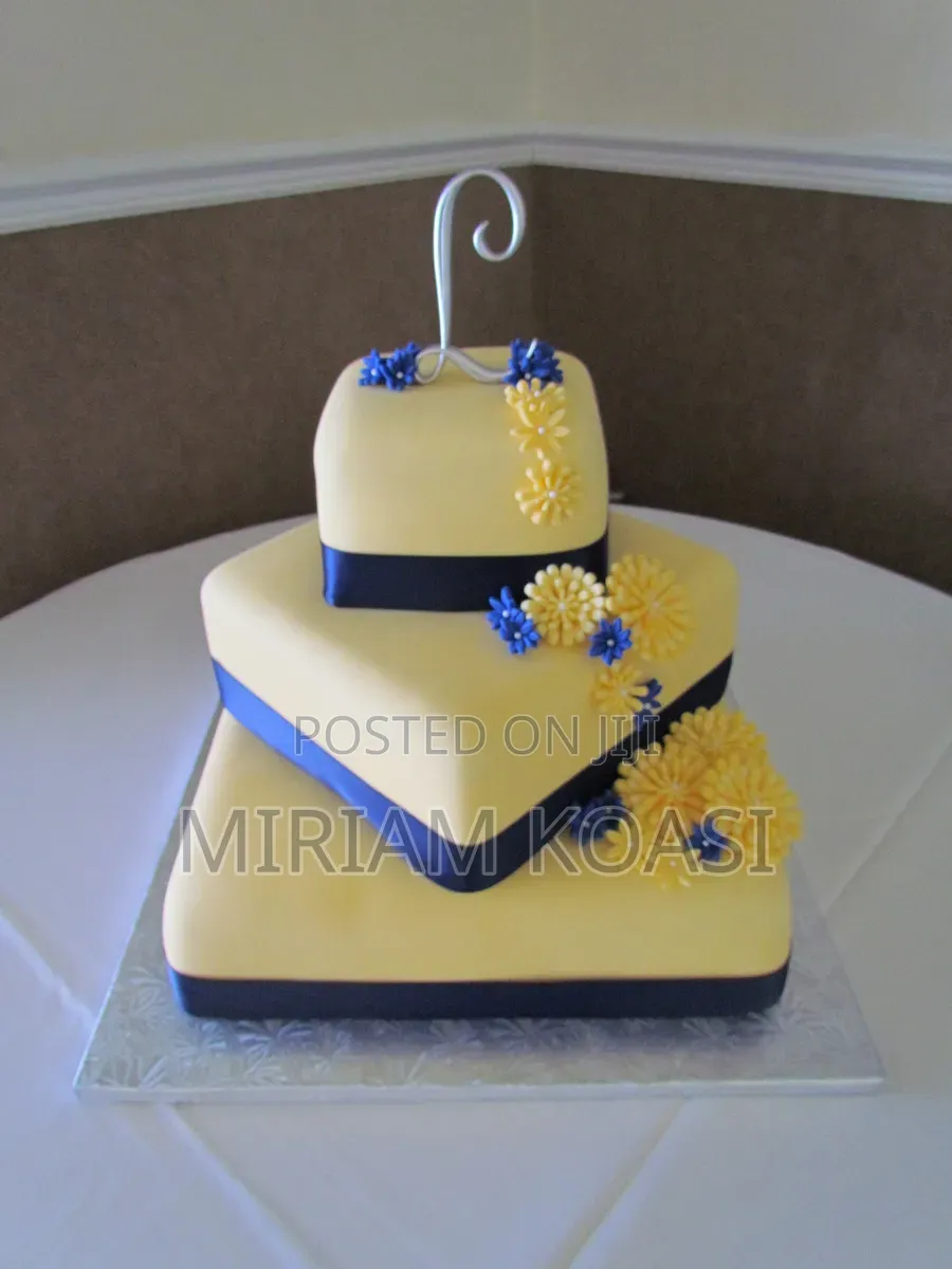 Square 3 Tiers Wedding Cake