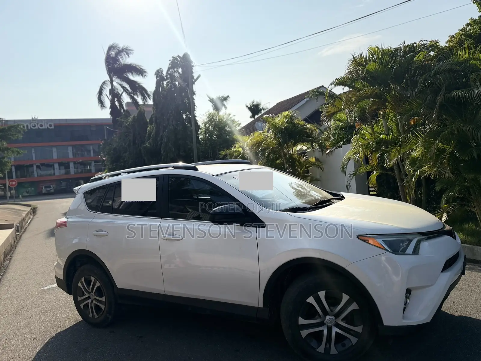 Toyota RAV4 LE 4dr SUV (2.5L 4cyl 6A) 2018 White
