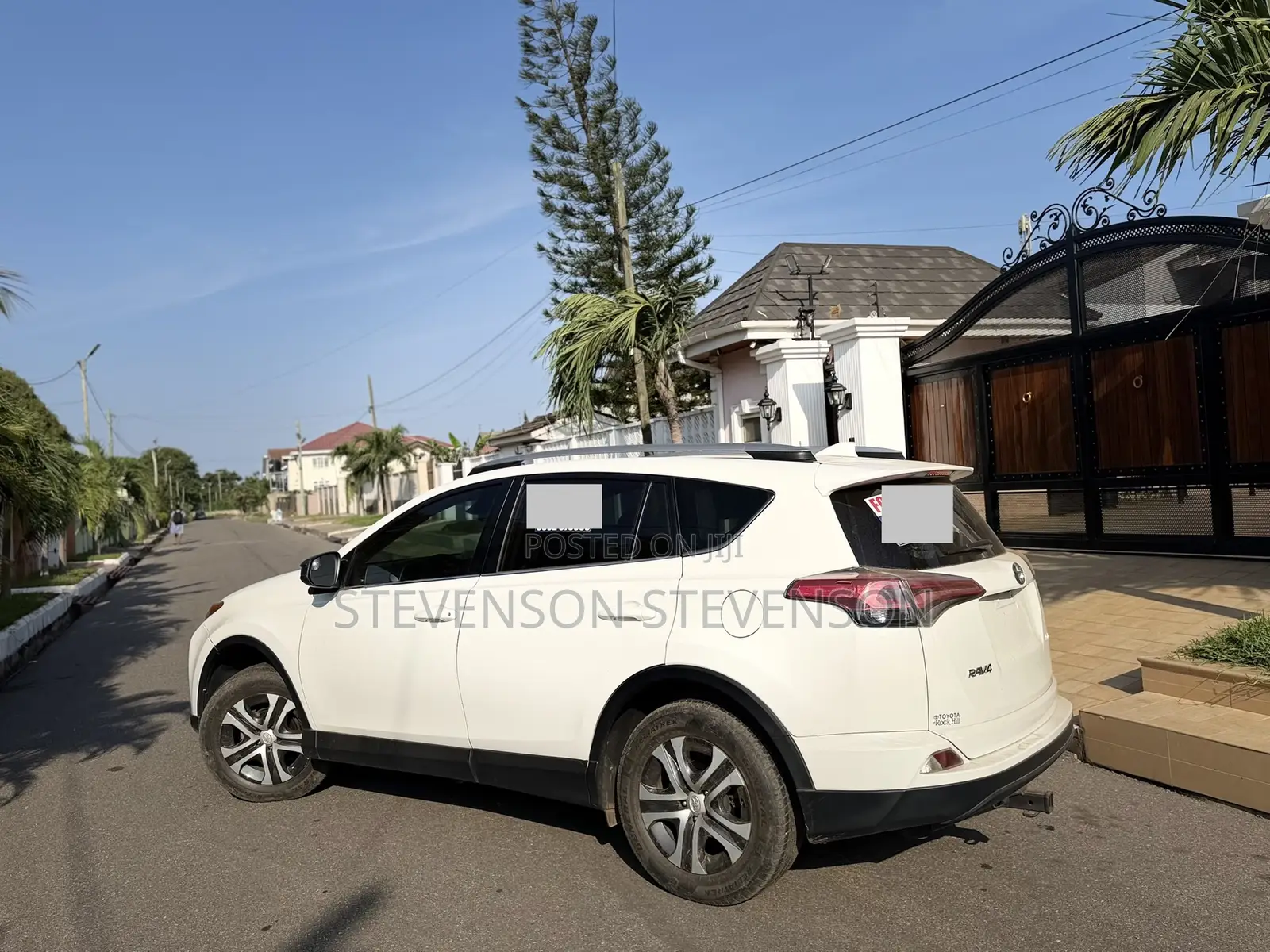 Toyota RAV4 LE 4dr SUV (2.5L 4cyl 6A) 2018 White