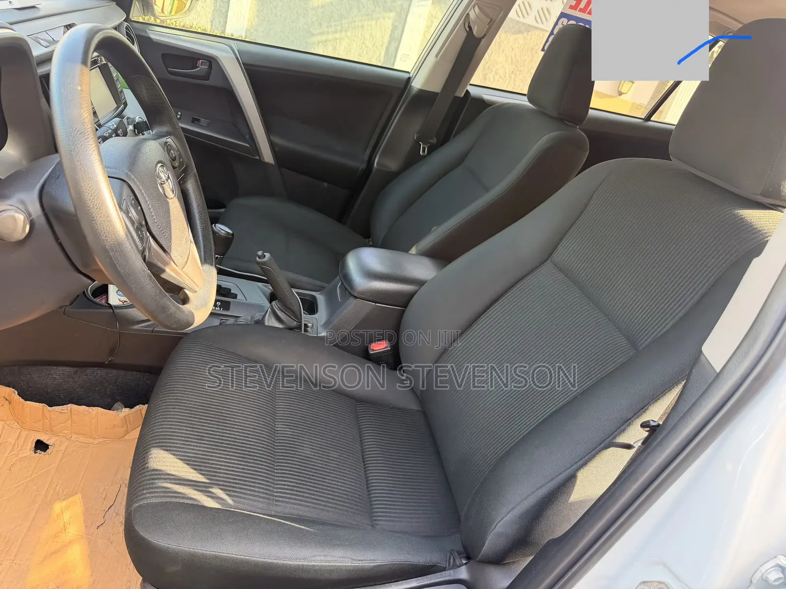 Toyota RAV4 LE 4dr SUV (2.5L 4cyl 6A) 2018 White