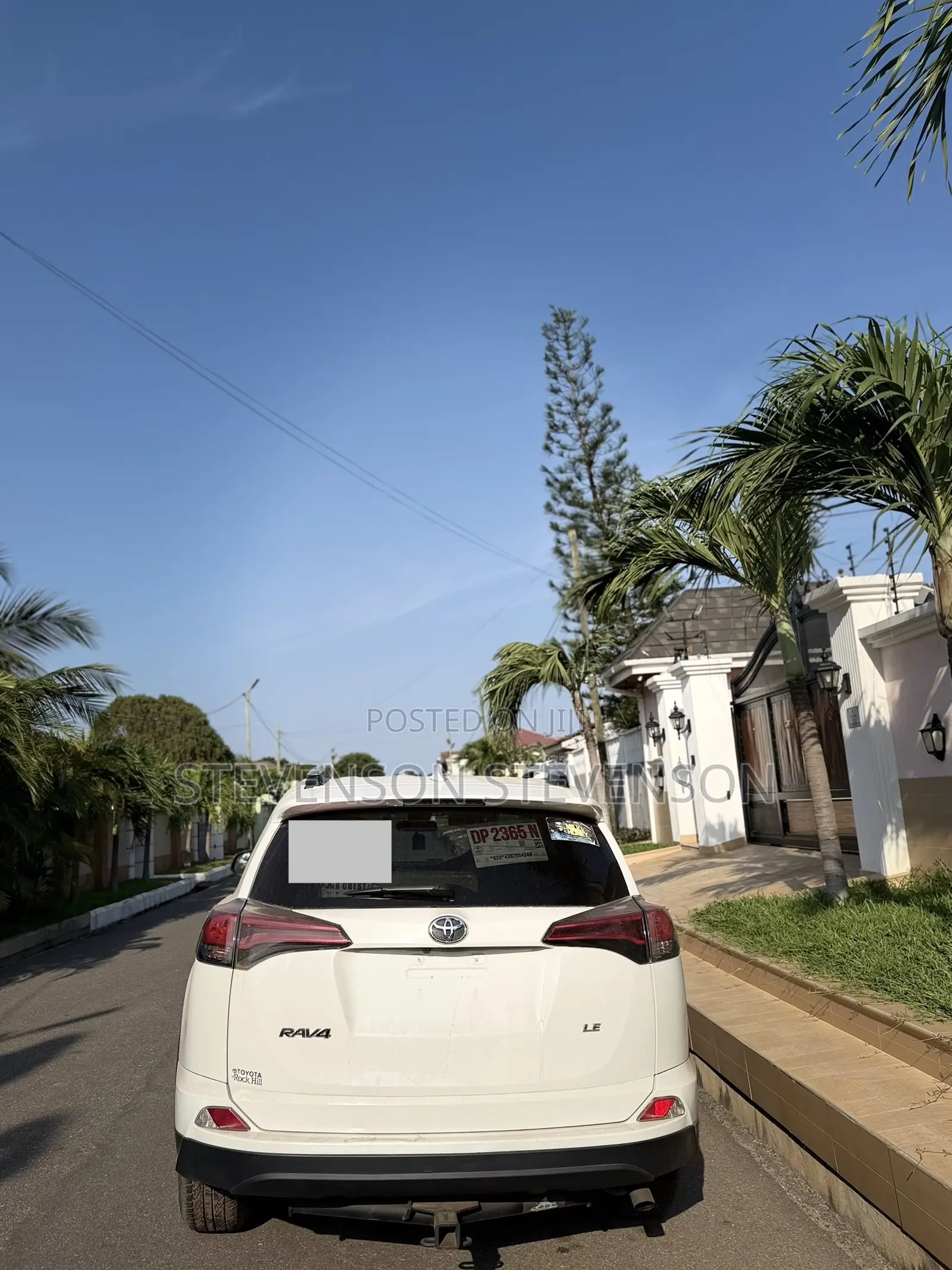 Toyota RAV4 LE 4dr SUV (2.5L 4cyl 6A) 2018 White