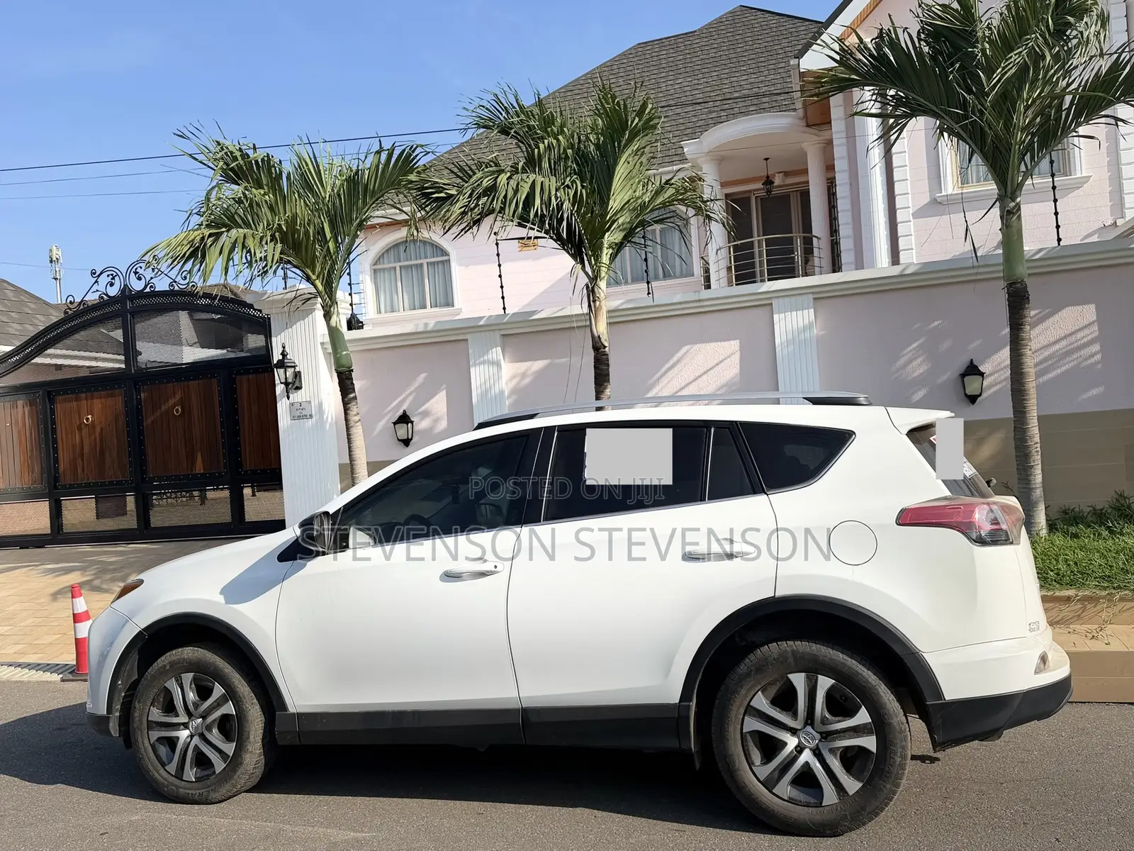 Toyota RAV4 LE 4dr SUV (2.5L 4cyl 6A) 2018 White