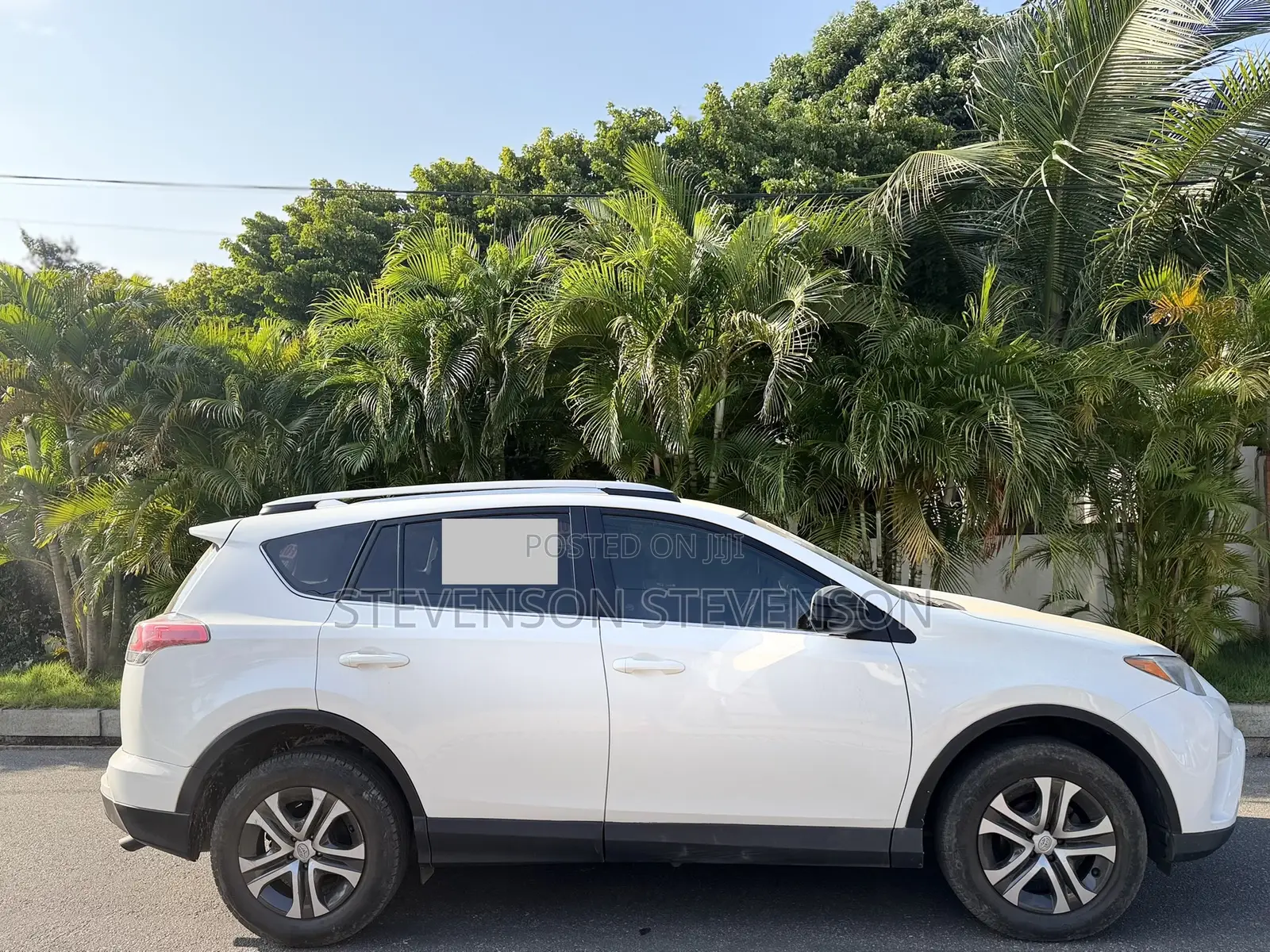 Toyota RAV4 LE 4dr SUV (2.5L 4cyl 6A) 2018 White