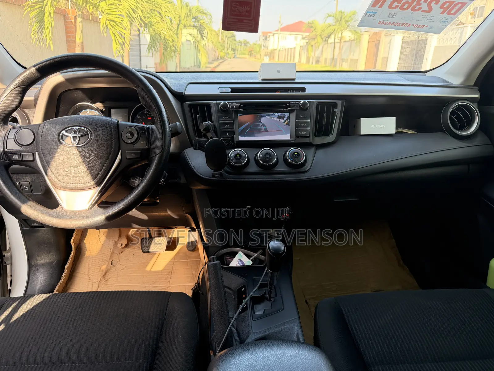 Toyota RAV4 LE 4dr SUV (2.5L 4cyl 6A) 2018 White