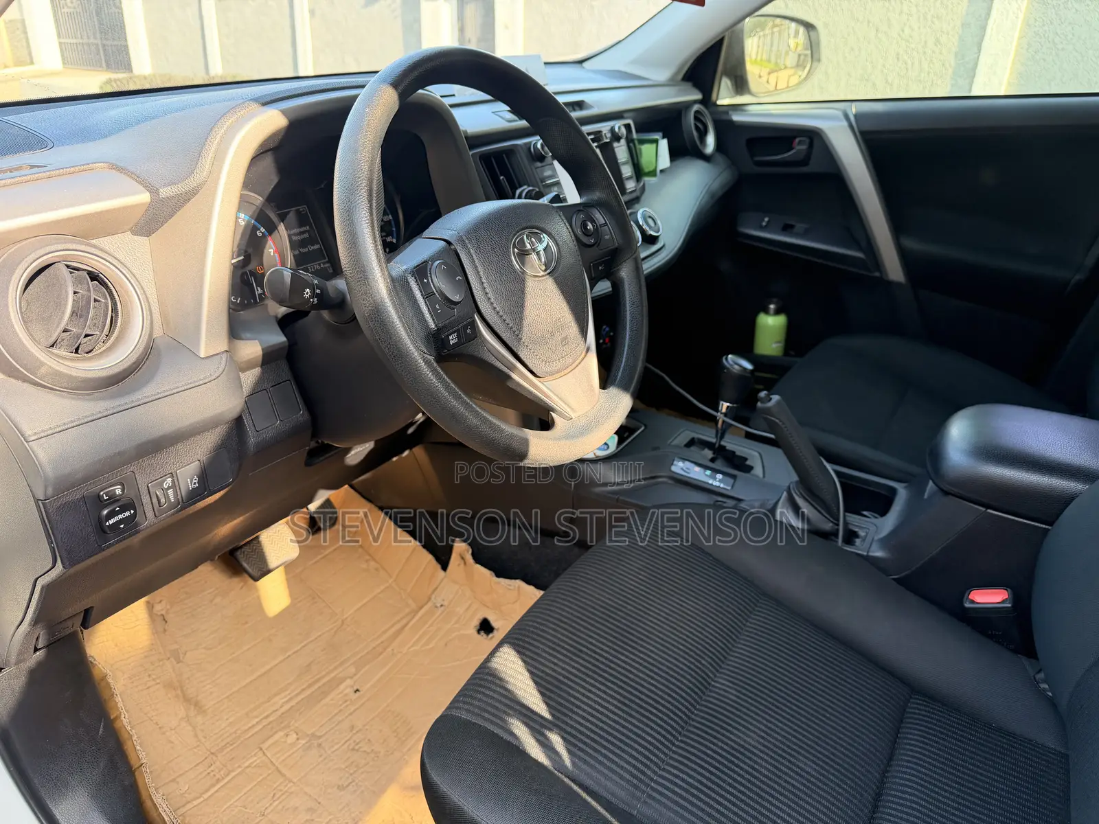 Toyota RAV4 LE 4dr SUV (2.5L 4cyl 6A) 2018 White