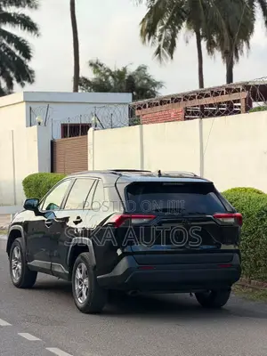 Toyota RAV4 XLE Premium 2025 Black