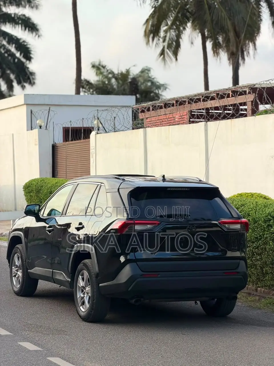 Toyota RAV4 XLE Premium 2025 Black