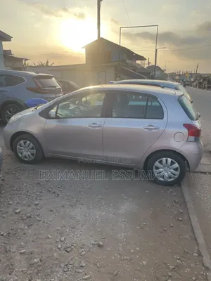 Toyota Vitz 2010 Silver