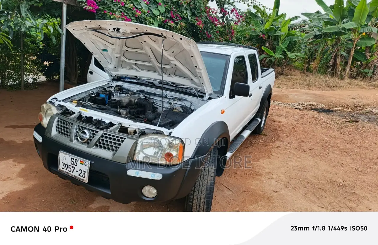 Nissan Hardbody 2011 White