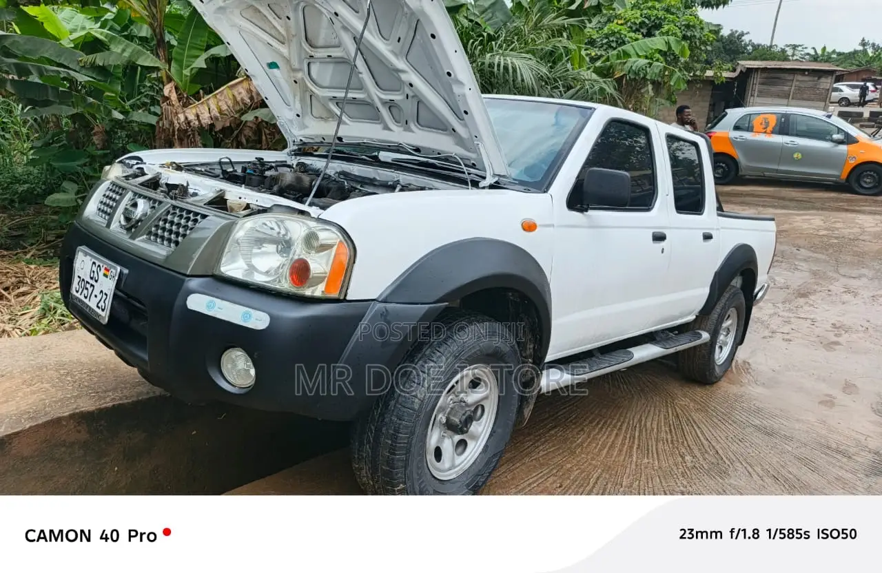 Nissan Hardbody 2011 White