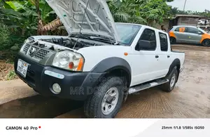 Nissan Hardbody 2011 White