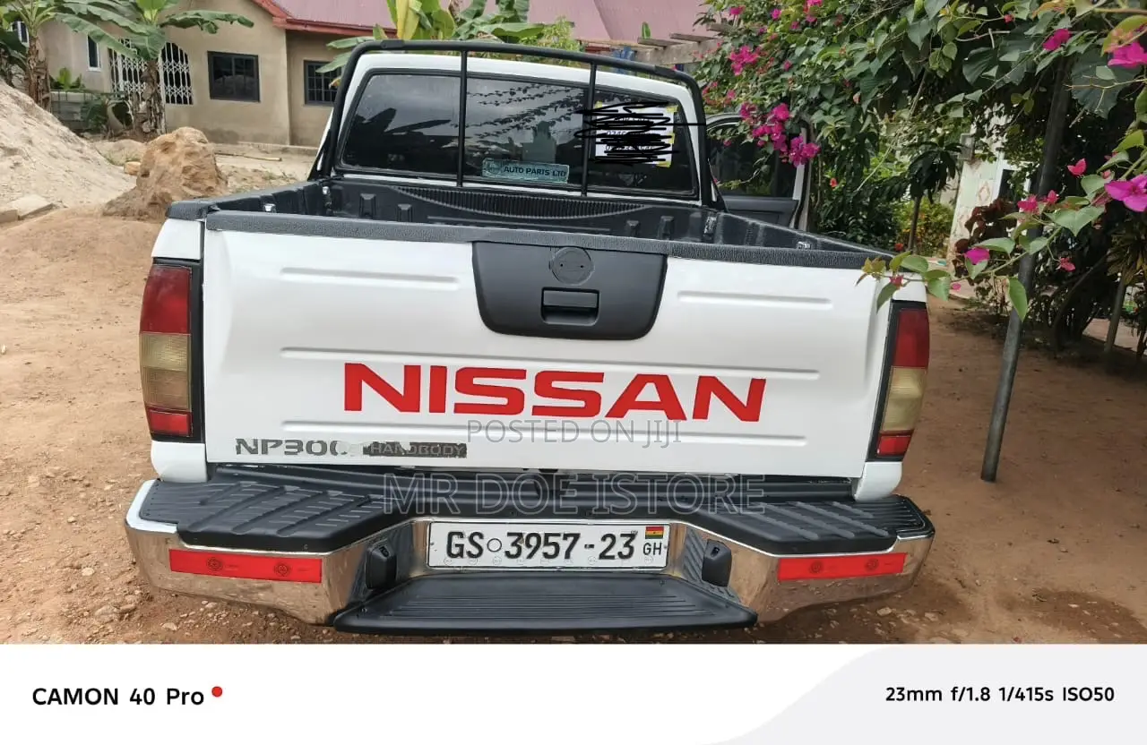 Nissan Hardbody 2011 White