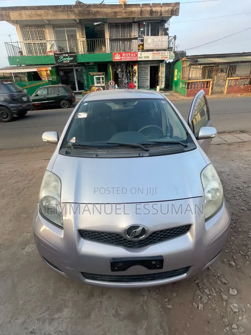 Toyota Vitz 2010 Silver