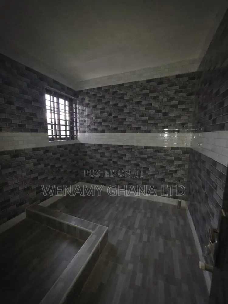 5bdrm House in Gbetsile, Accra Metropolitan for sale