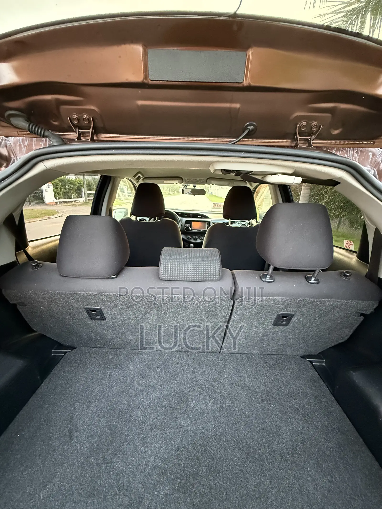 Toyota Vitz 1.3 AWD 5dr 2015 Brown