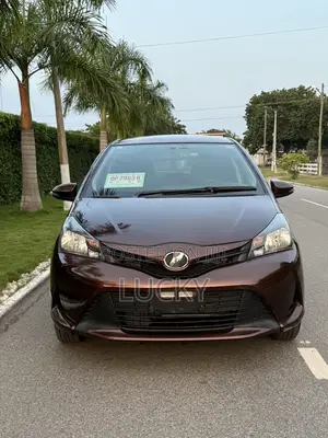 Toyota Vitz 1.3 AWD 5dr 2015 Brown