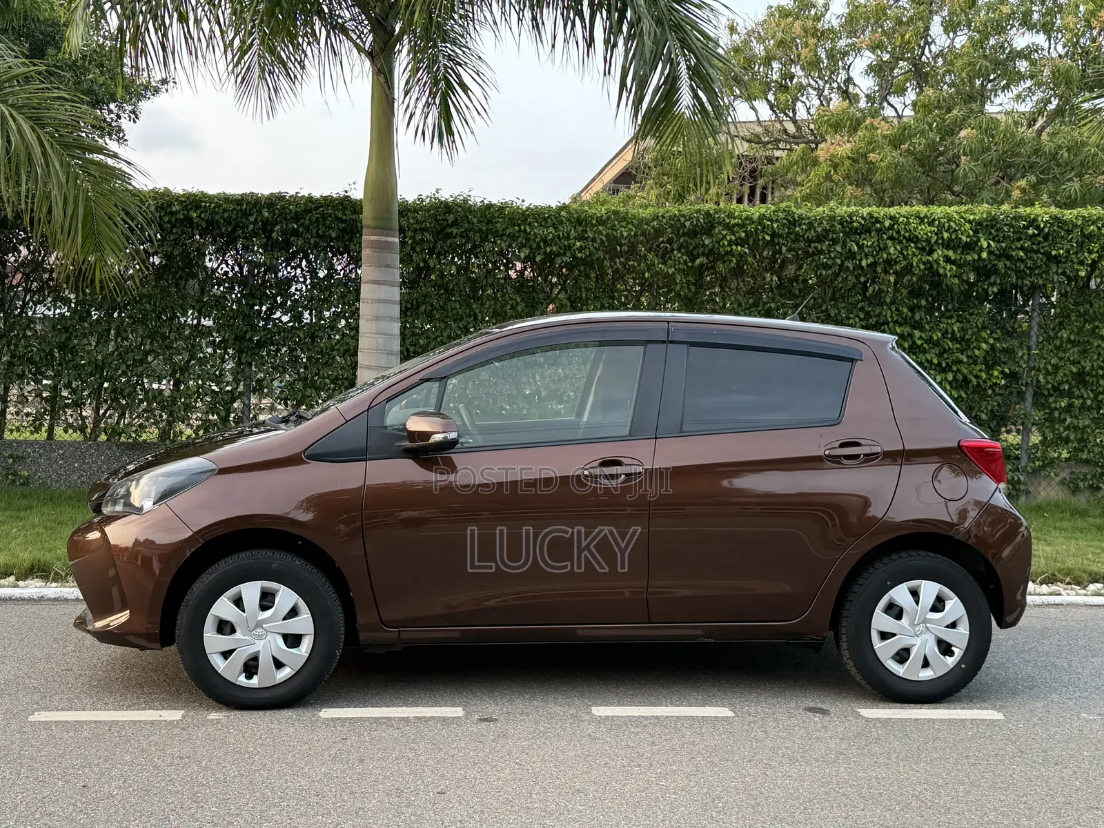 Toyota Vitz 1.3 AWD 5dr 2015 Brown