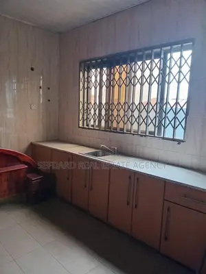 7bdrm House in Sefdard Properties, Achimota for rent