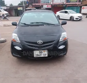 Toyota Yaris Base Sedan 4dr 2010 Black