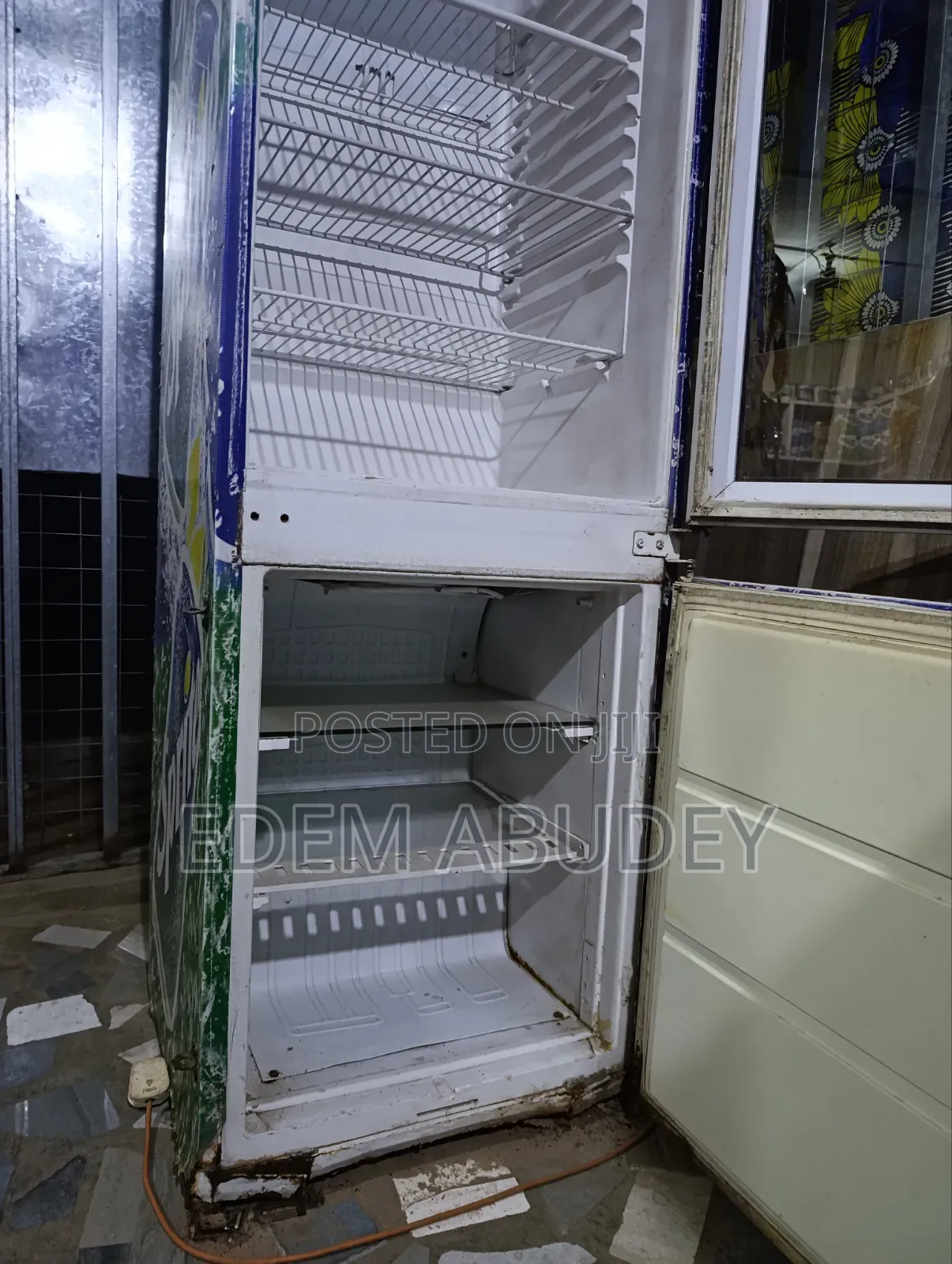 Commercial Display Fridge / Drinks Chiller