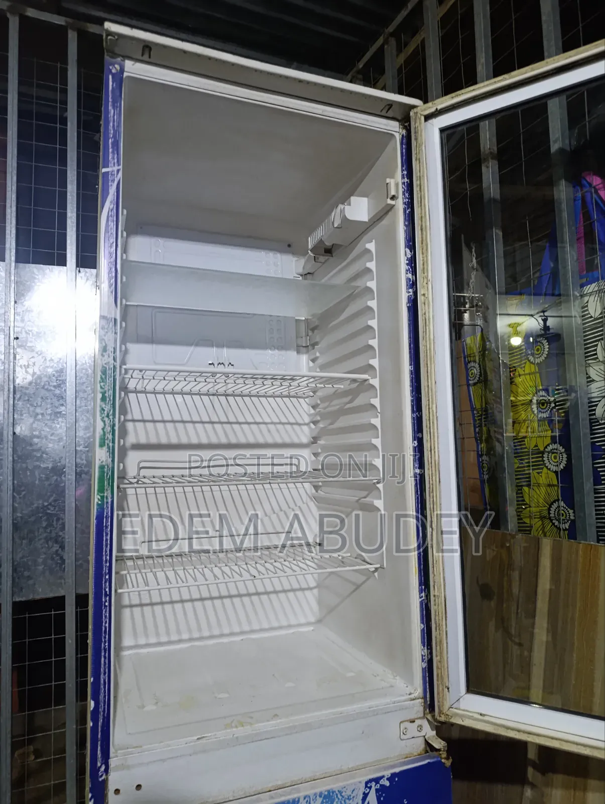 Commercial Display Fridge / Drinks Chiller