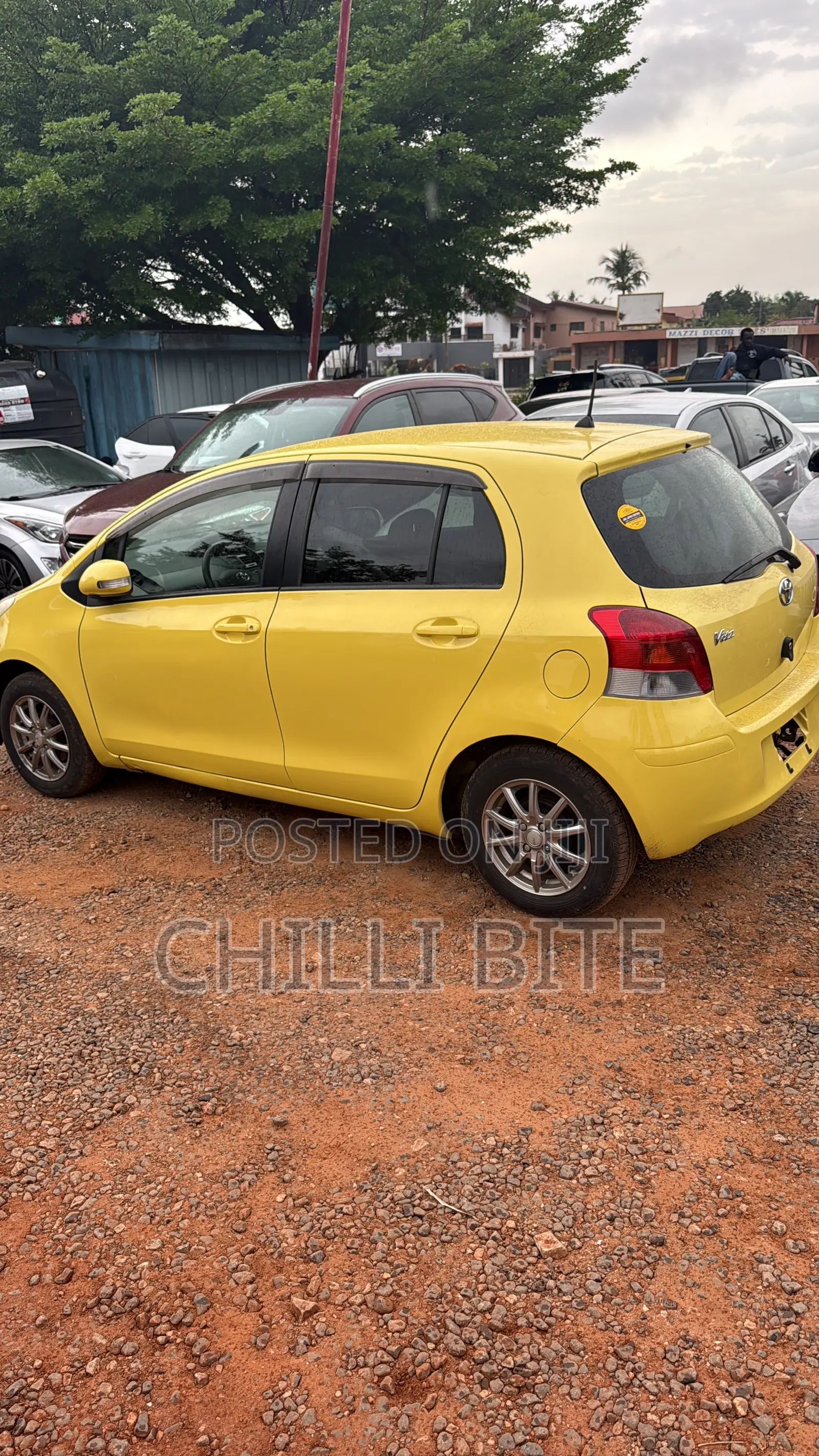 Toyota Vitz 1.3 AWD 3dr 2010 Yellow