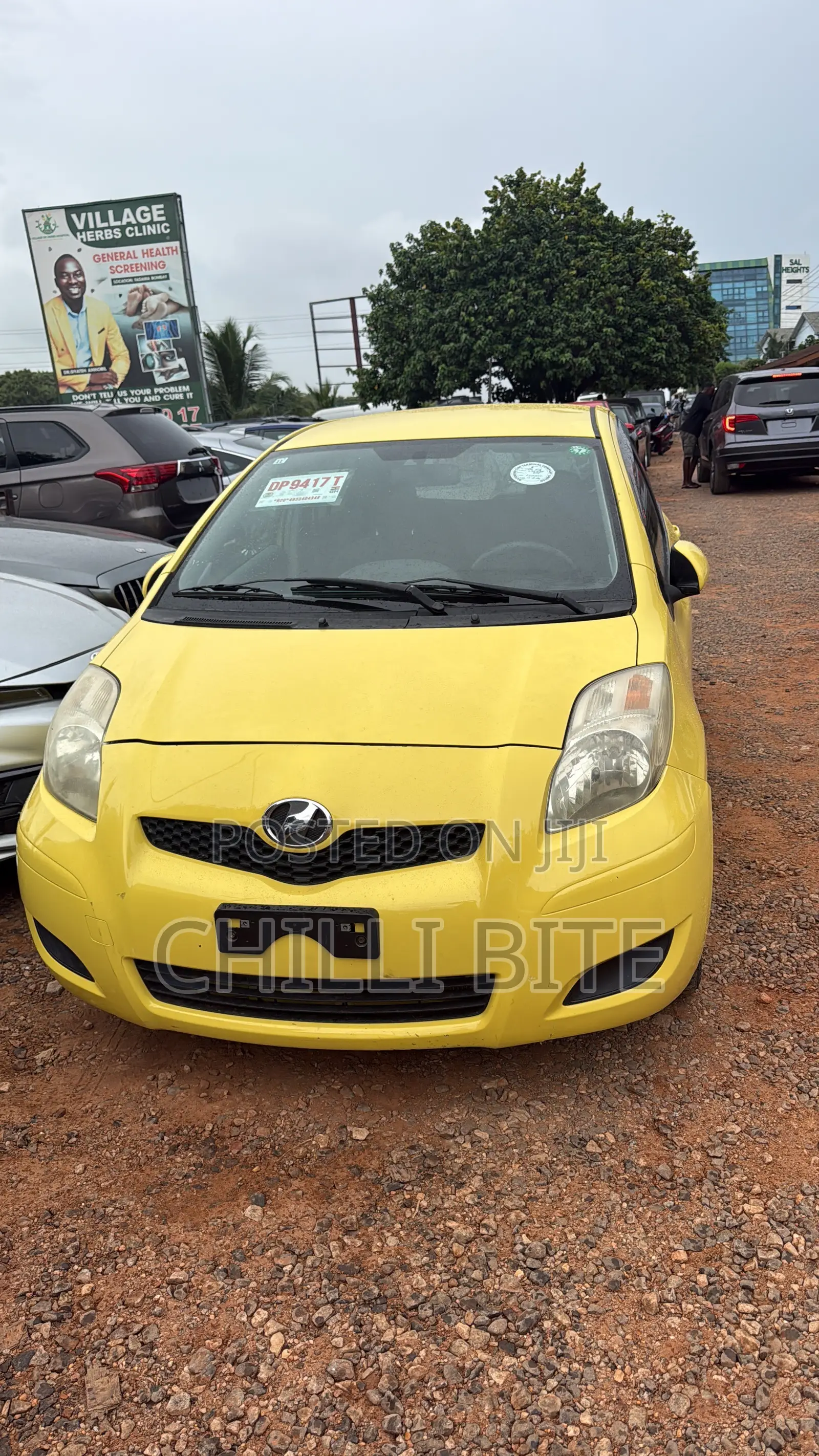 Toyota Vitz 1.3 AWD 3dr 2010 Yellow