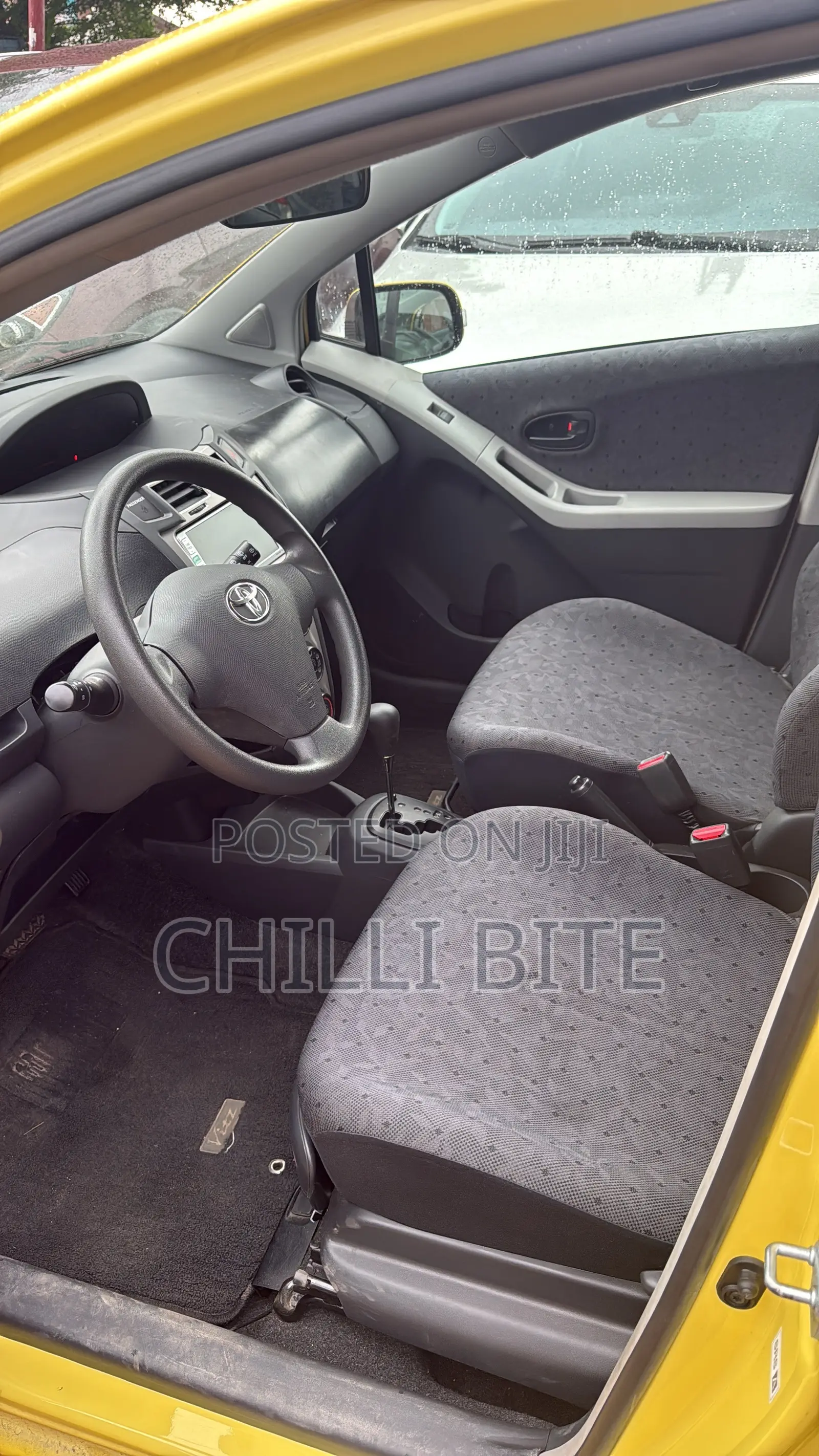 Toyota Vitz 1.3 AWD 3dr 2010 Yellow