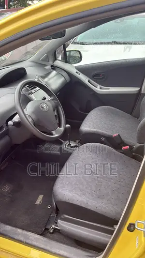 Toyota Vitz 1.3 AWD 3dr 2010 Yellow