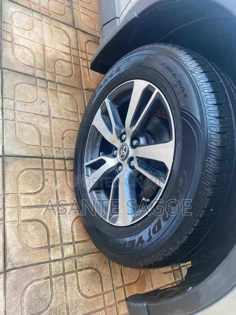 Toyota RAV4 2018 Gray