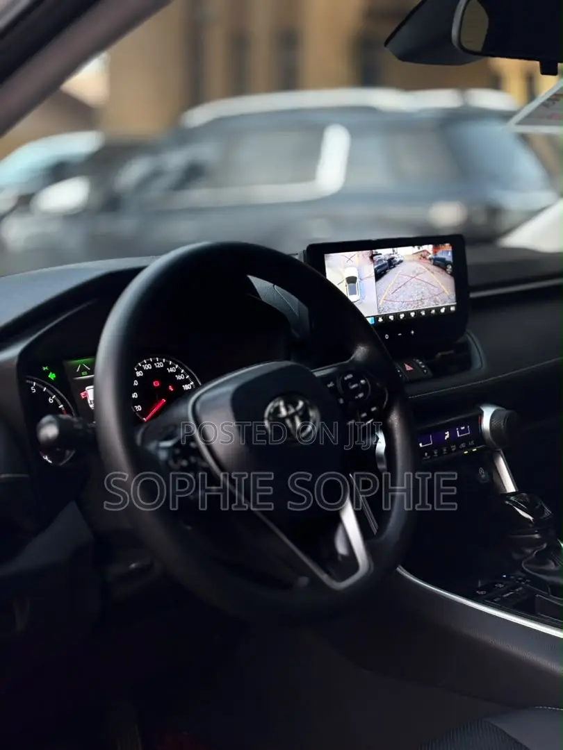 Toyota RAV4 XLE AWD 2023 White