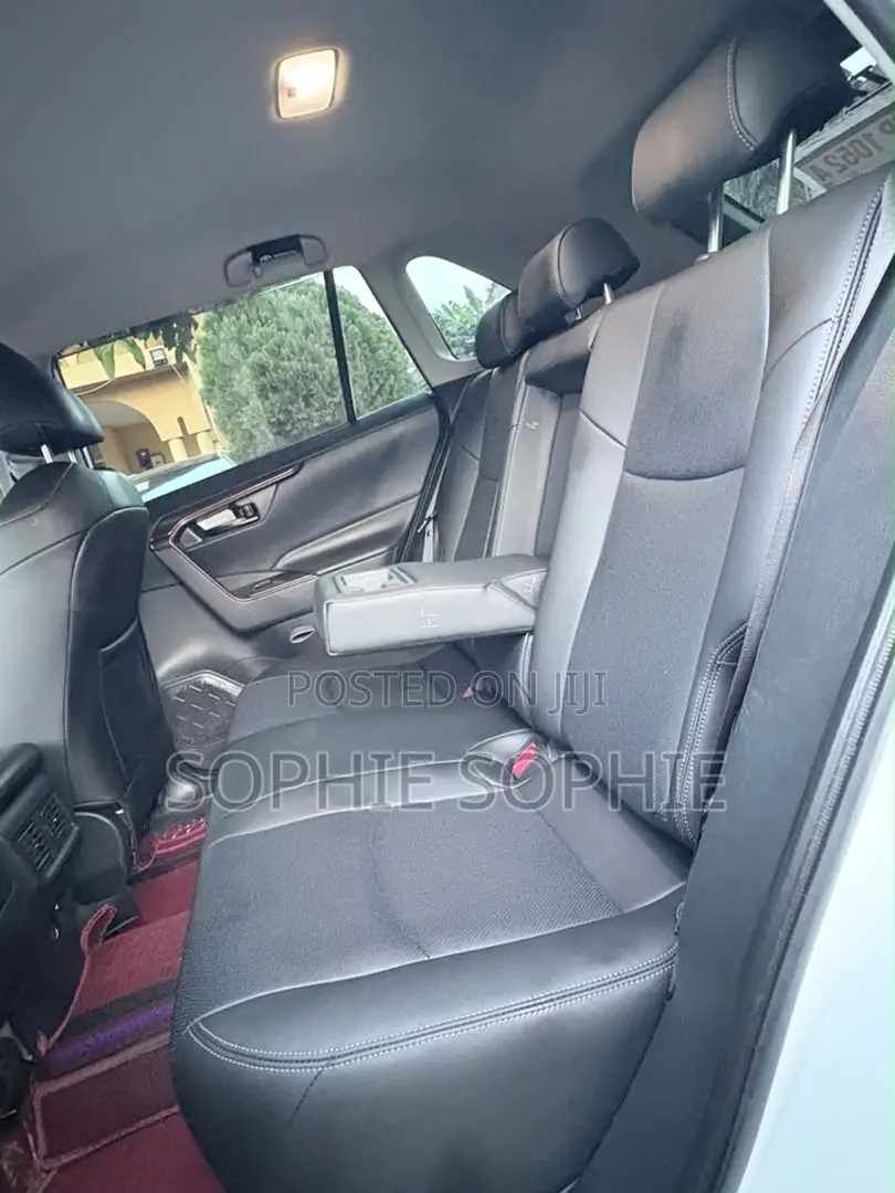 Toyota RAV4 XLE AWD 2023 White