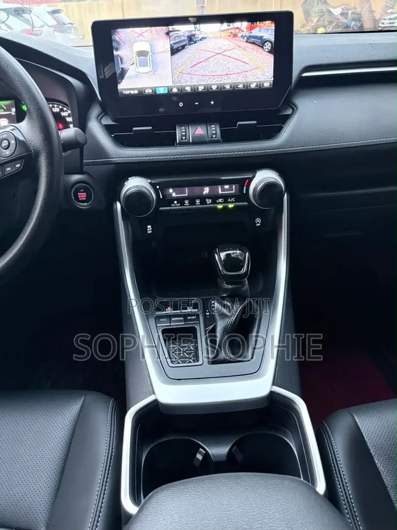 Toyota RAV4 XLE AWD 2023 White