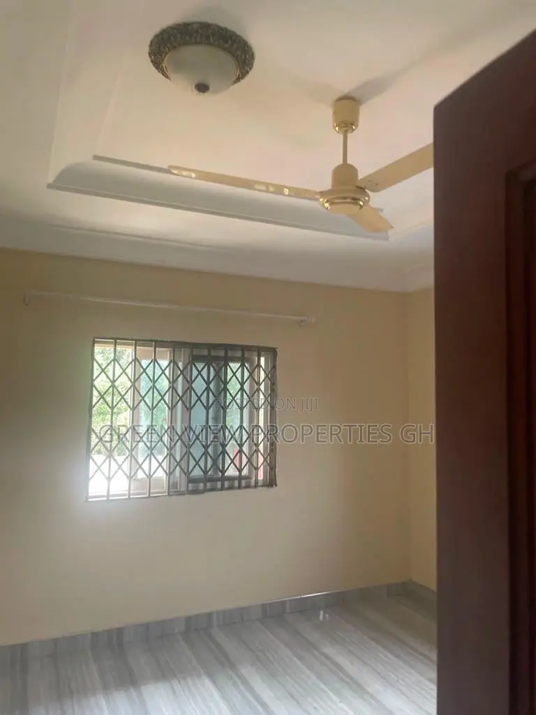 3bdrm Apartment in West Hills Mall Area for rent