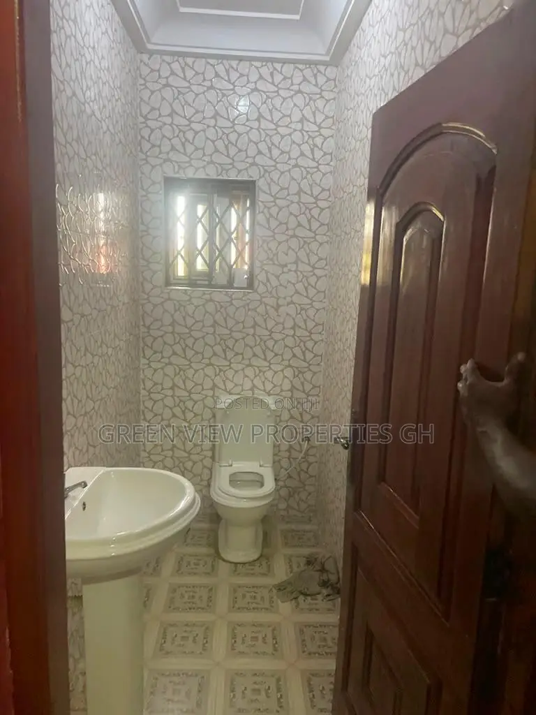 3bdrm Apartment in West Hills Mall Area for rent