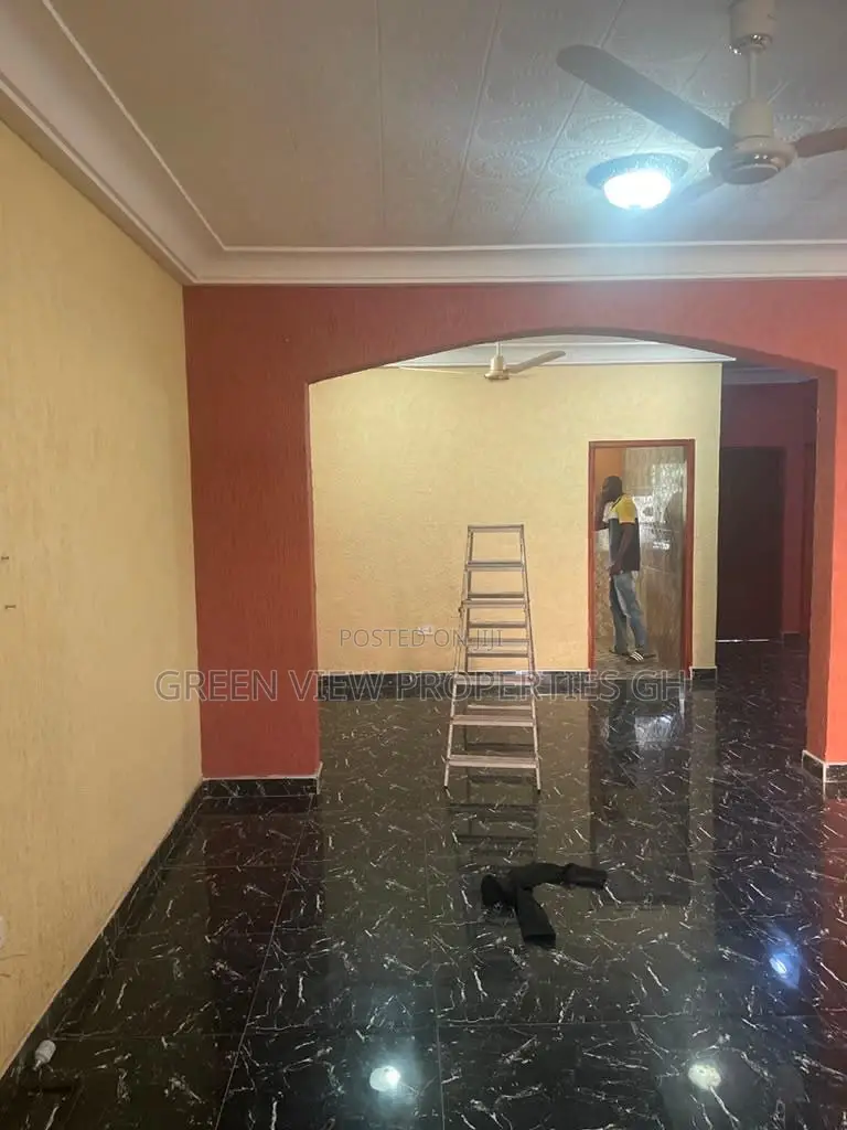 3bdrm Apartment in West Hills Mall Area for rent
