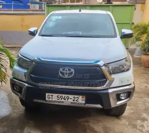 Toyota Hilux 2023 White