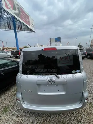 Toyota Sienta 2013 Silver