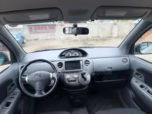 Toyota Sienta 2013 Silver