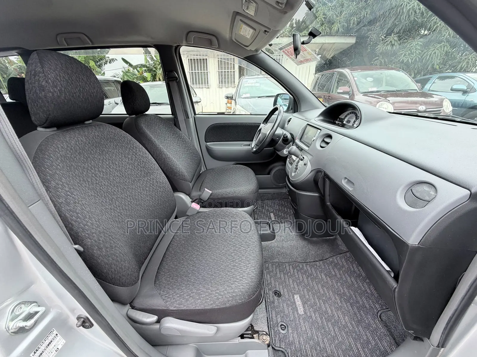 Toyota Sienta 2013 Silver