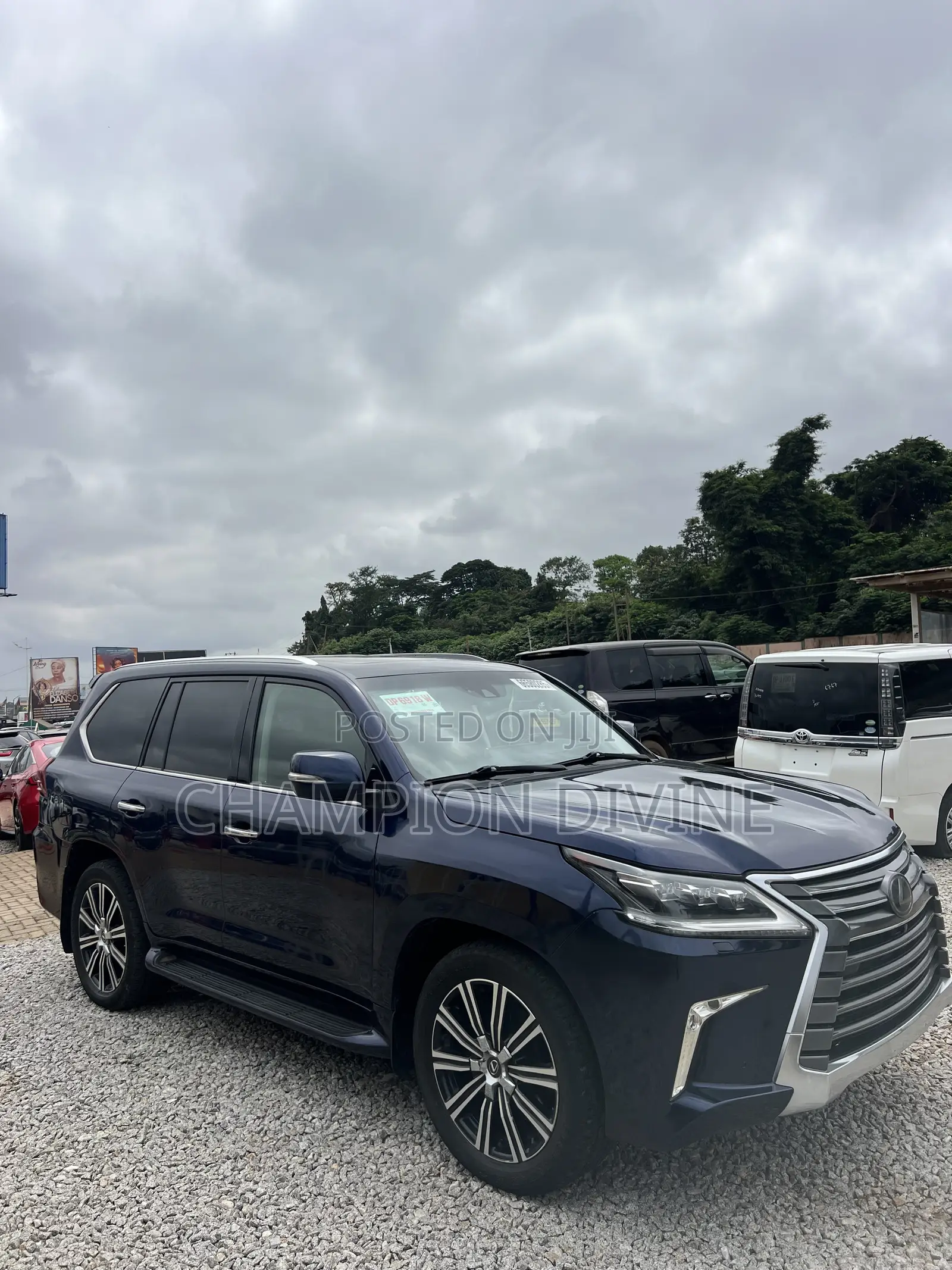 Lexus LX 2018 Blue
