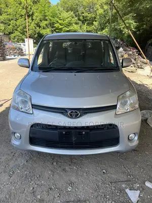 Toyota Sienta 2013 Silver