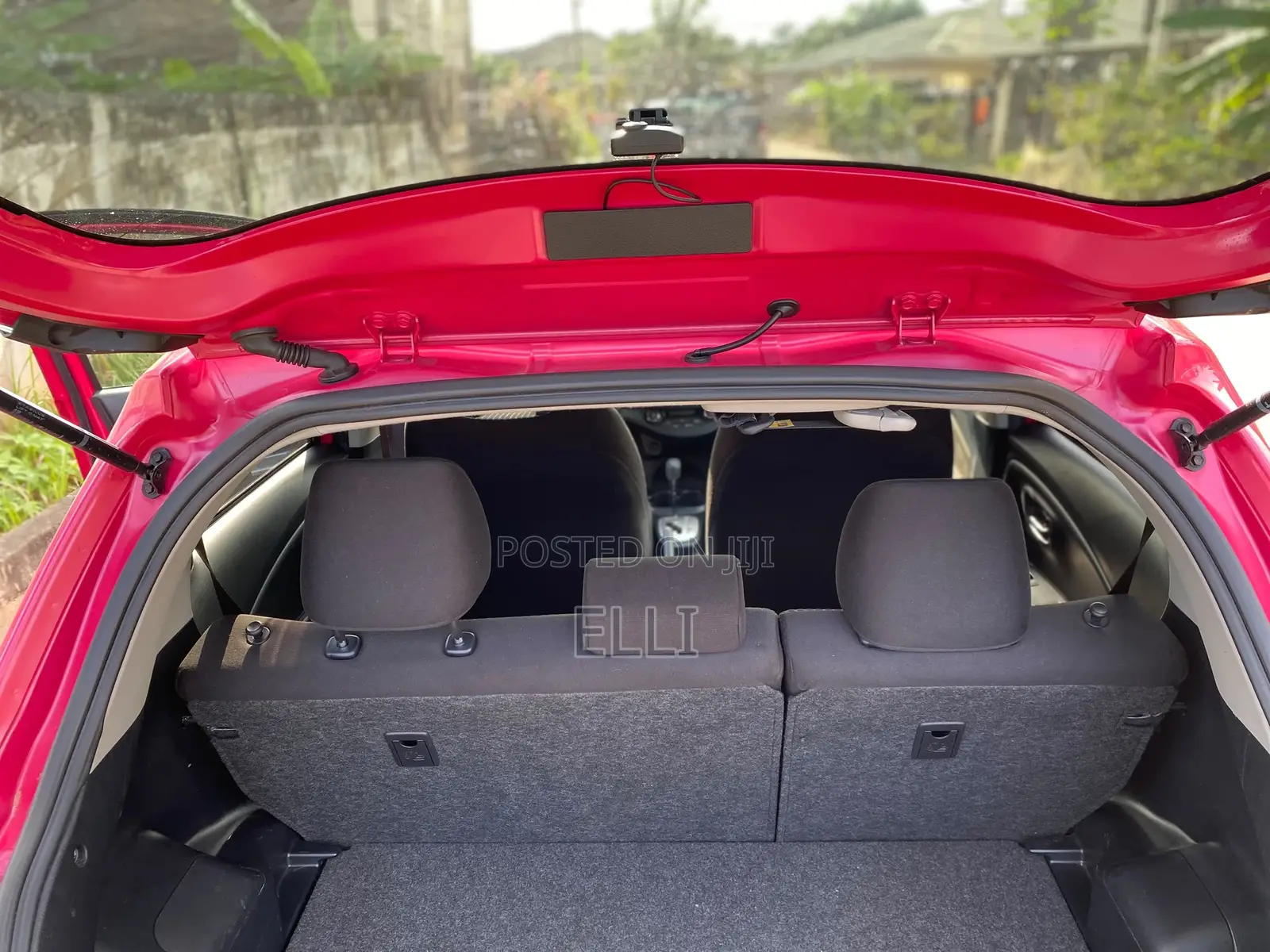 Toyota Vitz 1.3 FWD 5dr 2016 Pink