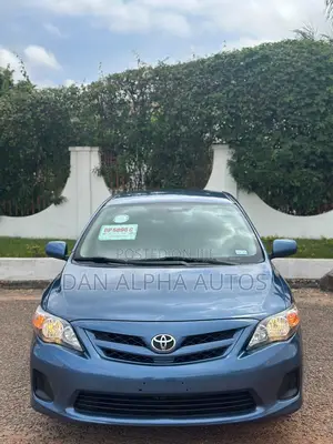 Toyota Corolla LE 4dr Sedan (1.8L 4cyl 4A) 2013 Blue