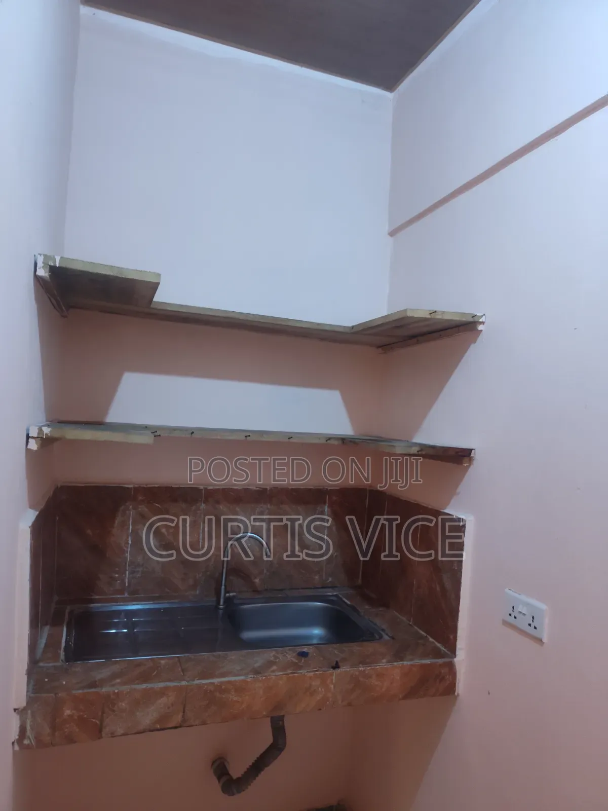 1bdrm Room & Parlour in Curtis'S Estate, New Gbawe for rent