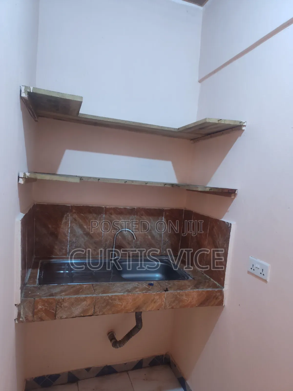 1bdrm Room & Parlour in Curtis'S Estate, New Gbawe for rent